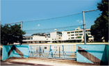 東小学校